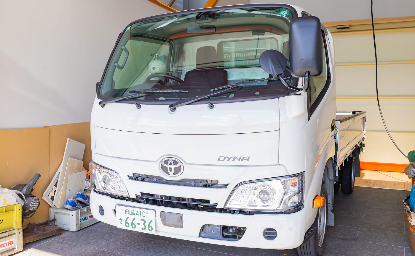 電気設備工事に行く様子